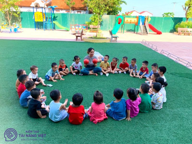 Dấu hiệu cho thấy trẻ cải thiện kỹ năng giao tiếp nhờ hoạt động ngoài trời